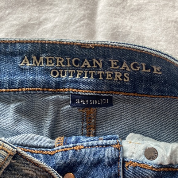 American Eagle super stretch distressed denim skirt - Picture 3 of 4